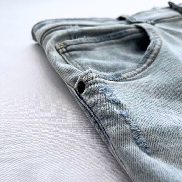 ABERCROMBIE & FITCH THE FLARE ULTRA HIGH RISE JEANS IN LIGHT WASH - 34 - Picture 7 of 9